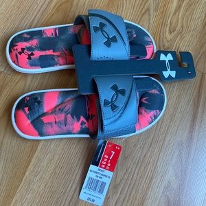 Under Armour Ignite VI Graphic FB slides. Men’s Size 7. Gray